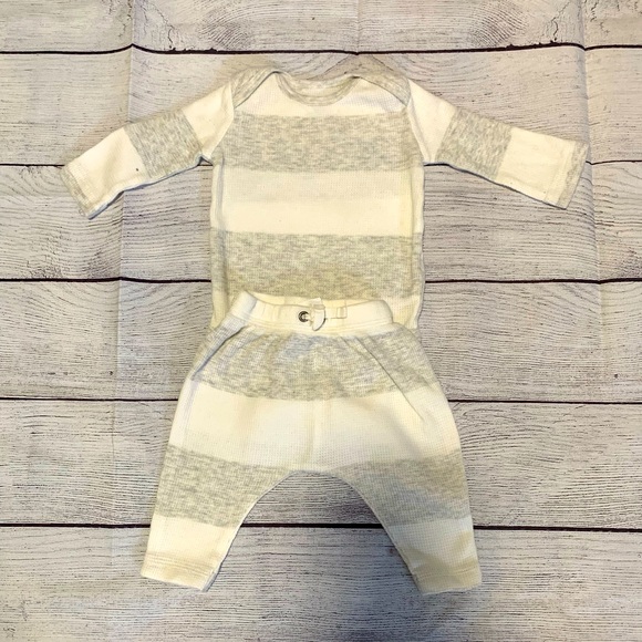 Carter’s/2pk set/used/0-3Months - Picture 2 of 3